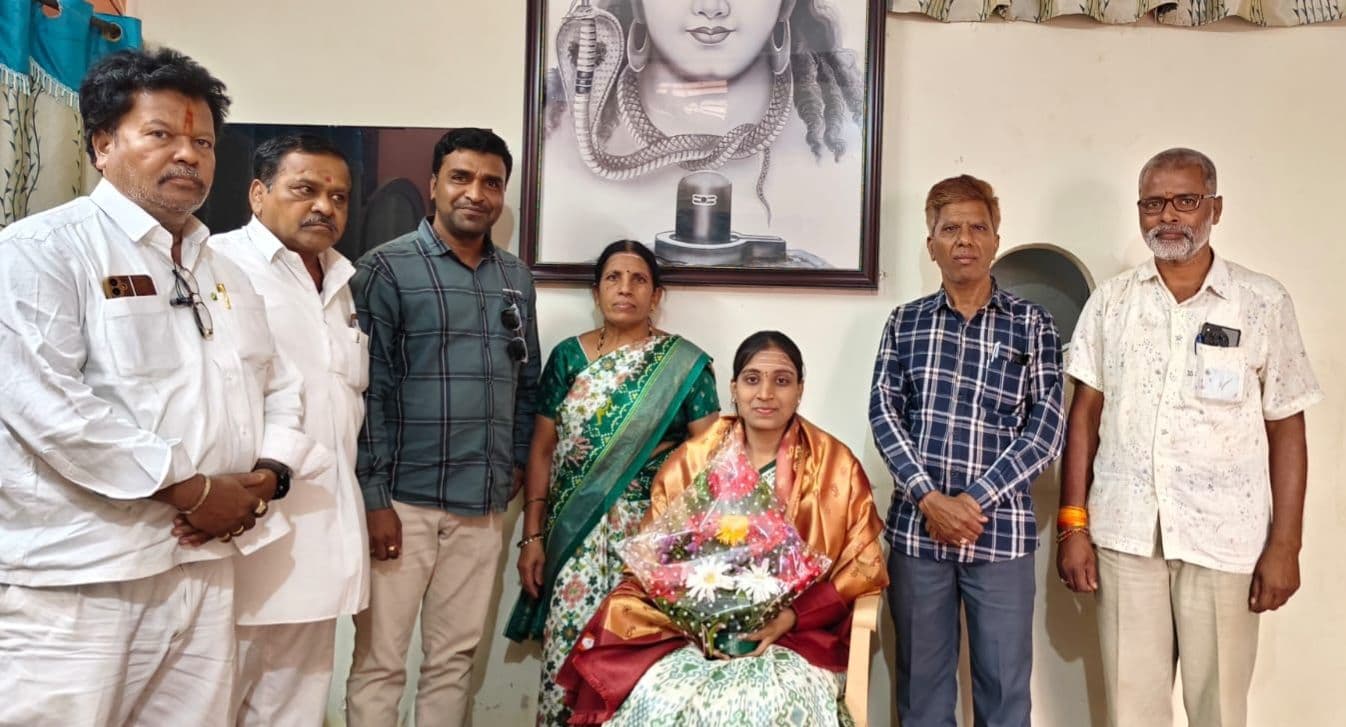 ಚಿನ್ನದ ಪದಕ ಪಡೆದ ಸವಿತಾ ಹೂಗಾರ : ಹೂಗಾರ ಸಮಾಜದಿಂದ ಸನ್ಮಾನ