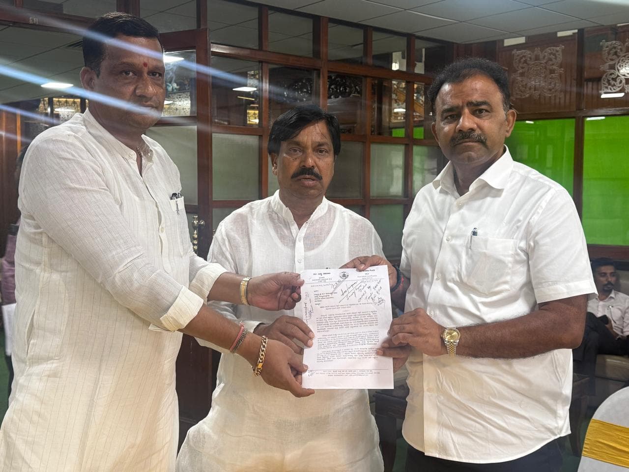 ಬಿಎಸ್ಎಸ್ಕೆ ಹರಾಜು ಪ್ರಕ್ರಿಯೆ ತಡೆದು ಲೀಜ್ಗೆ ನೀಡಿ : ಶಾಸಕ ಸಿದ್ದು ಪಾಟೀಲ, ಶೈಲೇಂದ್ರ ಬೆಲ್ದಾಳೆ ಒತ್ತಾಯ